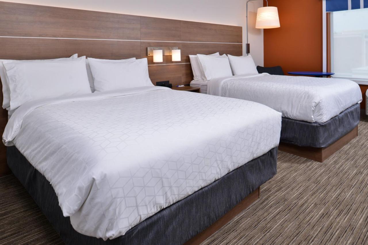 Holiday Inn Express & Suites - Marshalltown By Ihg Exterior photo