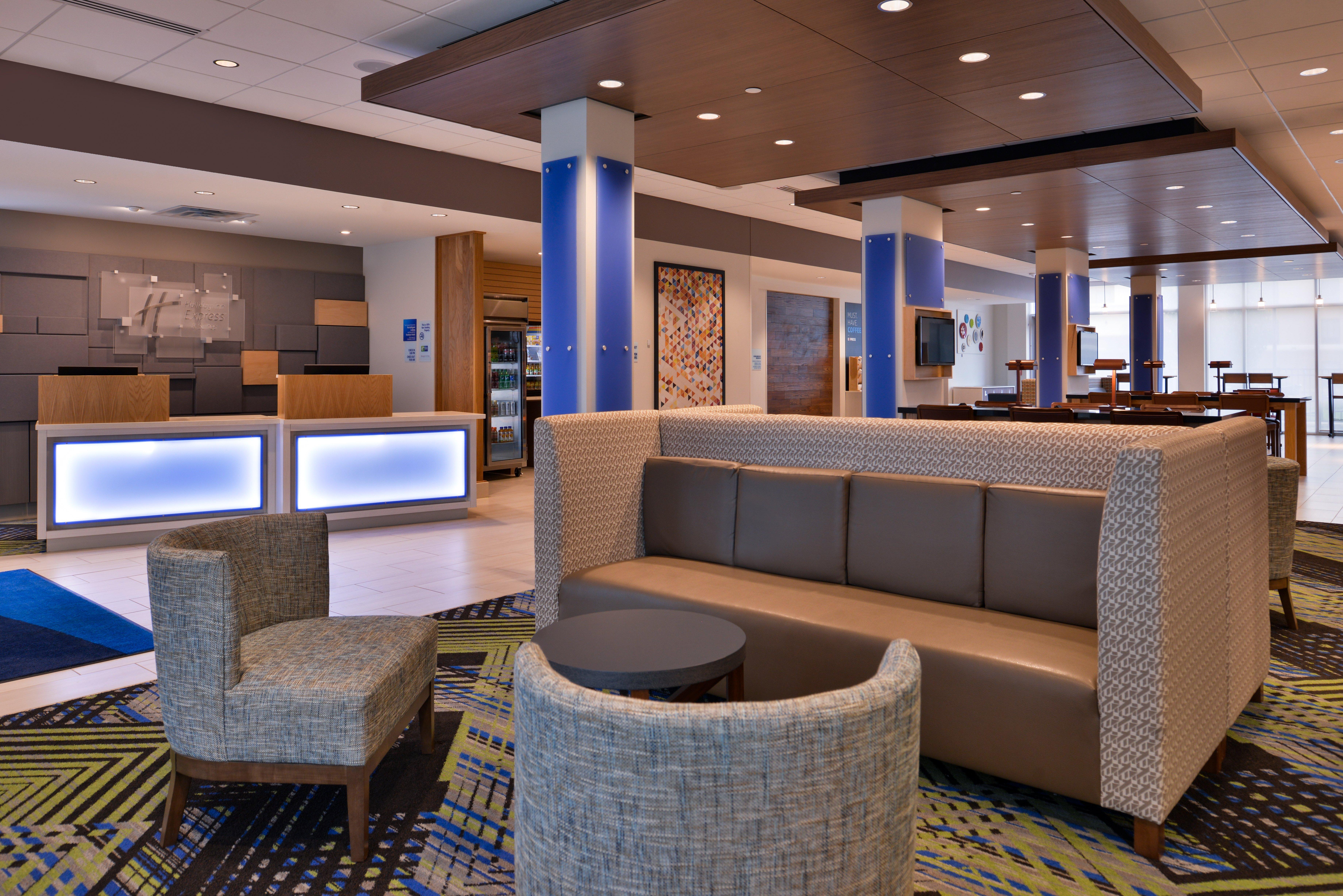 Holiday Inn Express & Suites - Marshalltown By Ihg Exterior photo