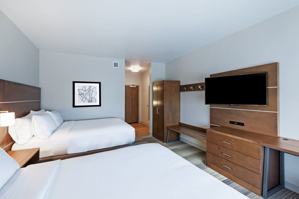 Holiday Inn Express & Suites - Marshalltown By Ihg Exterior photo