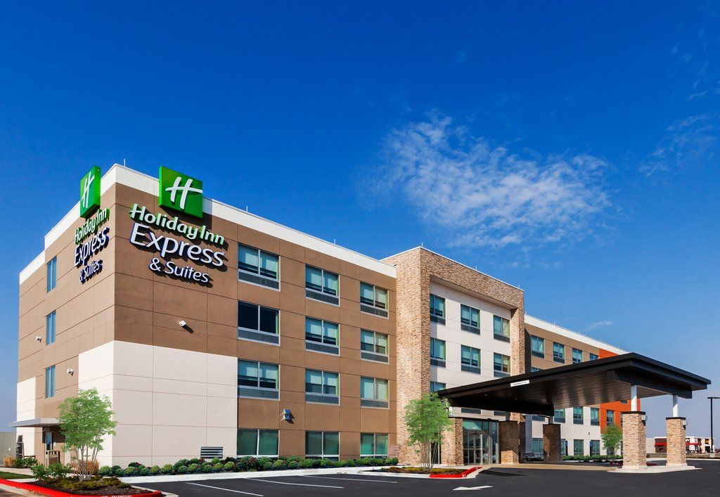 Holiday Inn Express & Suites - Marshalltown By Ihg Exterior photo